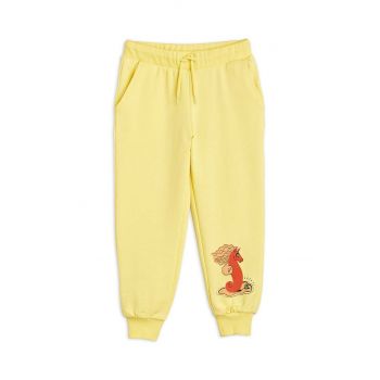 Mini Rodini pantaloni de trening din bumbac pentru copii culoarea galben, cu imprimeu