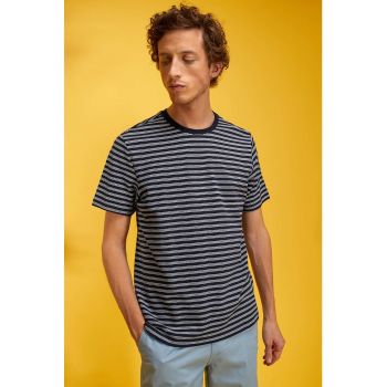 Tricou cu dungi si decolteu la baza gatului