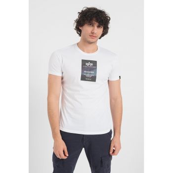 Tricou regular fit cu decolteu la baza gatului