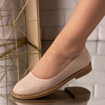 Pantofi dama casual din piele ecologica perforati Bej Adamina Marimea 39 Pantofi dama casual din piele ecologica perforati Bej Adamina Marimea 39