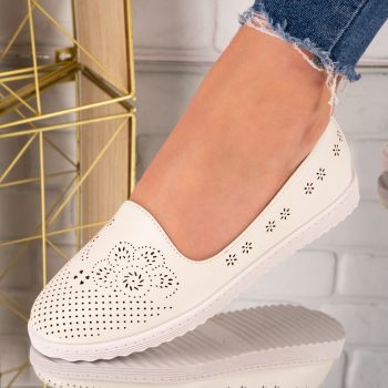 Pantofi dama din piele ecologica perforati Albi Ivana Marimea 36 Pantofi dama din piele ecologica perforati Albi Ivana Marimea 36