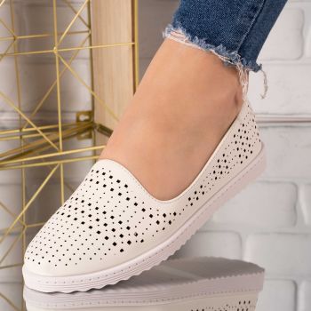 Pantofi dama din piele ecologica perforati Albi Kader Marimea 36 Pantofi dama din piele ecologica perforati Albi Kader Marimea 36