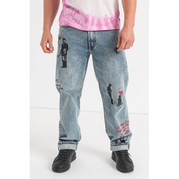 Blugi relaxed fit cu imprimeu