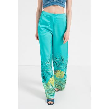 Pantaloni cu croiala ampla si talie inalta
