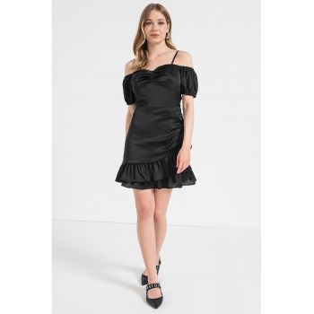 Rochie mini din satin cu decupaje pe umeri