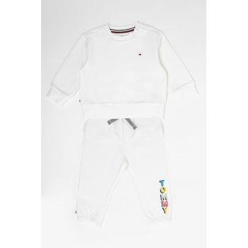 Set de pantaloni sport si bluza sport cu decolteu la baza gatului