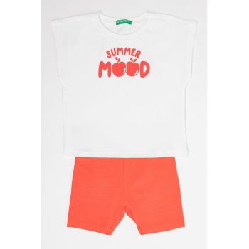 Set de tricou cu decolteu la baza gatului si colanti scurti