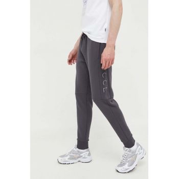 Nicce pantaloni de trening culoarea gri, cu imprimeu ieftini