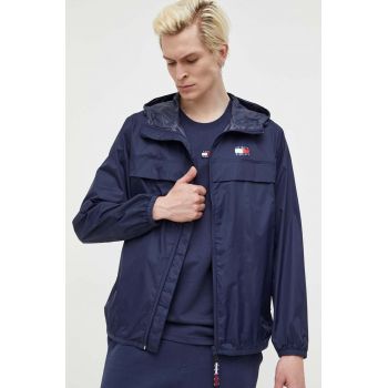 Tommy Jeans geaca barbati, culoarea albastru marin, de tranzitie