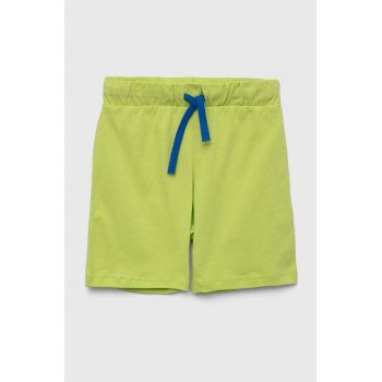 United Colors of Benetton pantaloni scurți din bumbac pentru copii culoarea verde, neted, talie reglabila