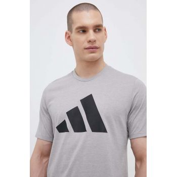 adidas Performance tricou de antrenament Train Essentials Feelready Logo culoarea gri, cu imprimeu IB8276 ieftin