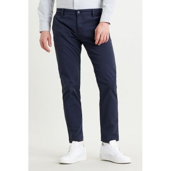 Pantaloni chino conici Standard la reducere