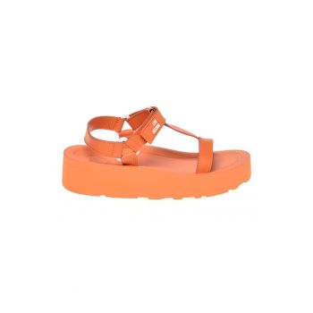 Sandale cu inchidere velcro si talpa wedge la reducere