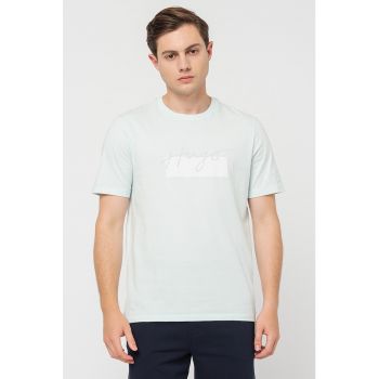 Tricou cu decolteu la baza gatului cu logo Dastillo