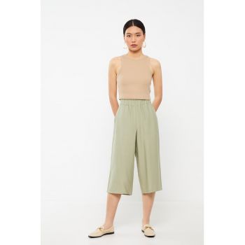 Pantaloni capri cu croiala ampla