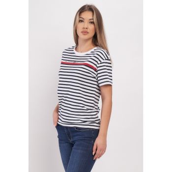 Tricou cu decolteu la baza gatului si model in dungi