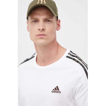 adidas tricou din bumbac culoarea alb, cu imprimeu ieftin