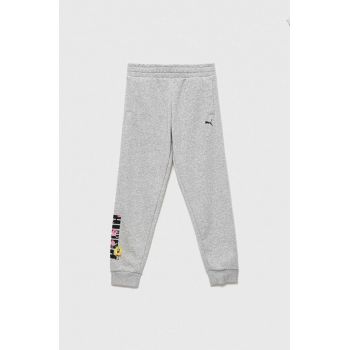 Puma pantaloni de trening pentru copii PUMA x SPONGEBOB Sweatpants TR culoarea gri, cu imprimeu