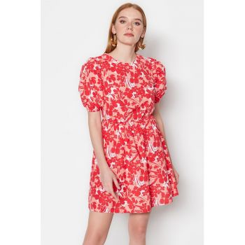 Rochie mini cu imprimeu floral si decupaj pe partea din spate