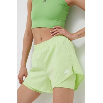 adidas Performance pantaloni scurți de antrenament culoarea verde, neted, medium waist