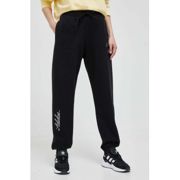 adidas pantaloni de trening din bumbac culoarea negru, cu imprimeu