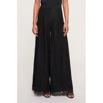 Pantaloni de dantela cu croiala ampla