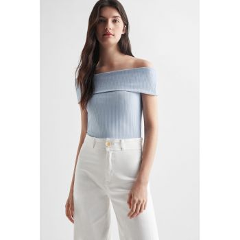 Bluza crop cu decolteu pe umeri si striatii