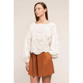 Bluza cu broderie anglaise si maneci ample