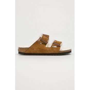 Birkenstock papuci din piele întoarsă Arizona culoarea maro