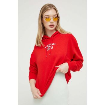 Tommy Jeans bluza femei, culoarea rosu, cu glugă, cu imprimeu de firma original