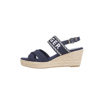 Sandale cu talpa wedge si logo la reducere