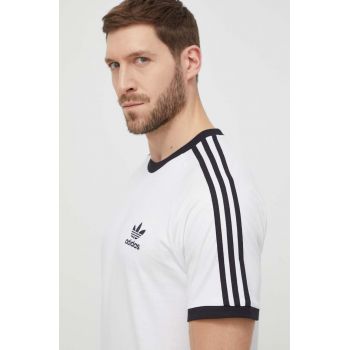 adidas Originals tricou din bumbac 3-Stripes culoarea alb, cu model IA4846 de firma original