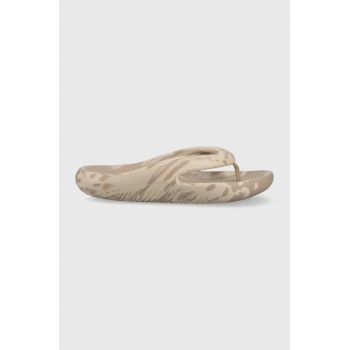 Crocs slapi Mellow Marbled Flip culoarea gri, 208580
