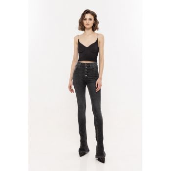 Top cu cupe accentuate