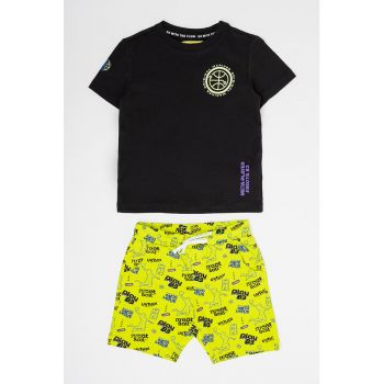 Set de tricou cu imprimeu si pantaloni scurti