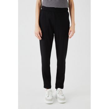 Pantaloni sport crop cu buzunare oblice