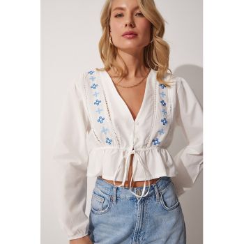 Bluza crop cu detalii frontale