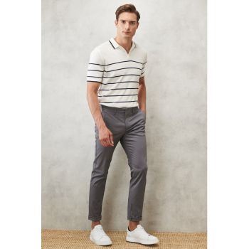 Pantaloni chino slim fit cu talie medie