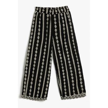 Pantaloni scurti cu model floral