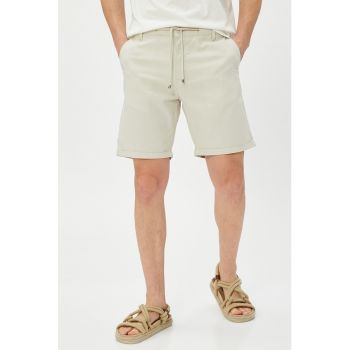 Pantaloni scurti din amestec de in cu snur