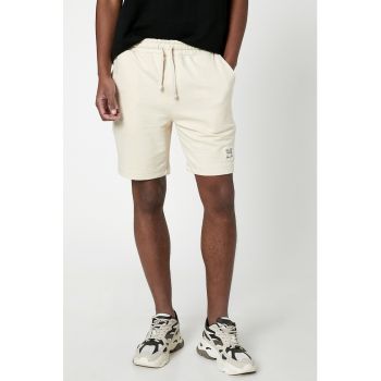Pantaloni sport scurti cu aplicatie contrastanta