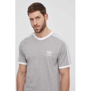 adidas Originals tricou din bumbac bărbați, culoarea gri, cu imprimeu IA4848 ieftin