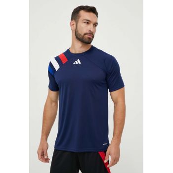 adidas Performance tricou de antrenament Fortore 23 culoarea bleumarin, cu imprimeu IK5738