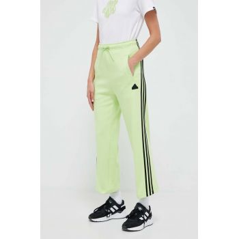 adidas pantaloni de trening culoarea verde, cu imprimeu