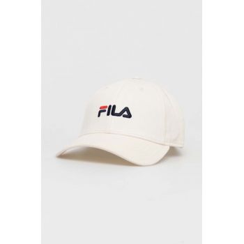 Fila șapcă culoarea bej, cu imprimeu de firma originala