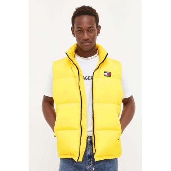 Tommy Jeans vesta de puf barbati, culoarea galben, de iarna