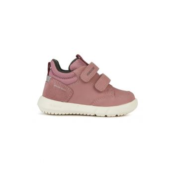 Pantofi sport impermeabili cu garnituri din piele intoarsa