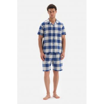 Pijama din amestec de in cu pantaloni scurti si model in carouri la reducere