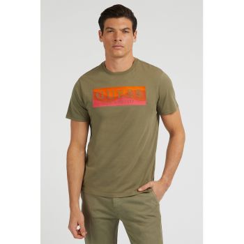 Tricou slim fit cu decolteu la baza gatului