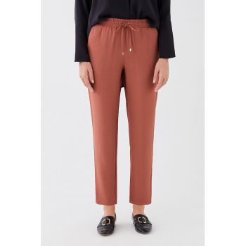 Pantaloni cu snur in talie si buzunare oblice